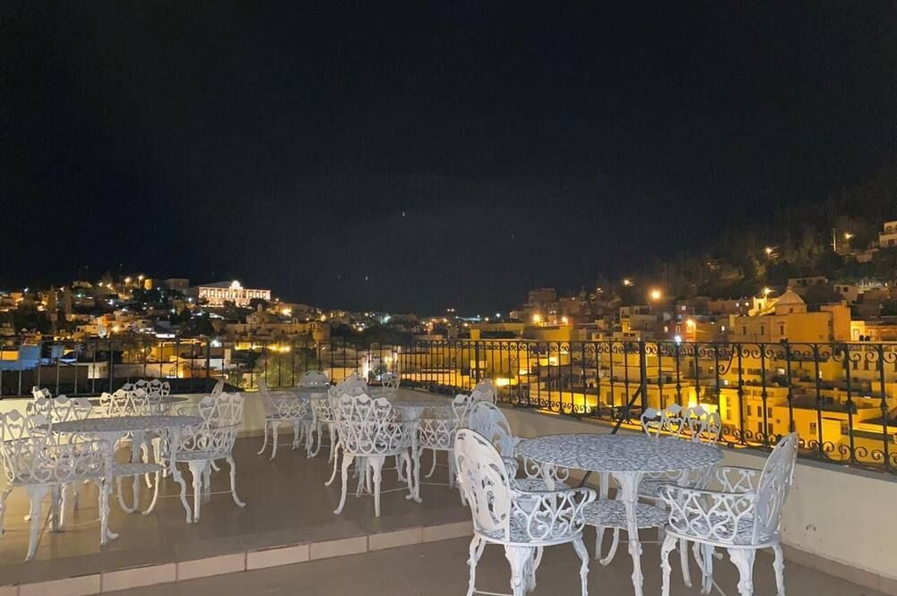 هوتل بوسادا تولوسا - زاكاتيكاس - شرفة مرصوفة