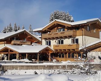 Hotel Sonnenlicht Maria Alm - Maria Alm am Steinernen Meer - Building