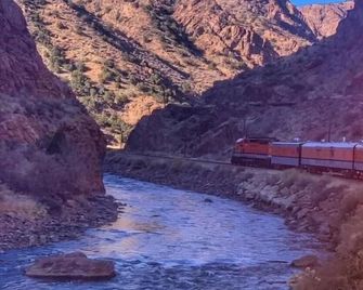 Mountain View Rv Resort, Cabins & Glamping - Cañon City