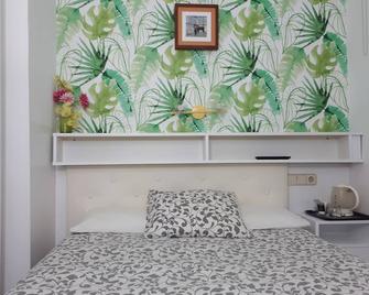 Hostal Casa Chueca - Madrid - Habitació