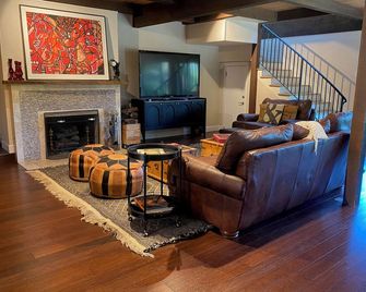 Entertainer's Home With Chef's Kitchen Overlooking Napa Valley - Calistoga - Sala de estar