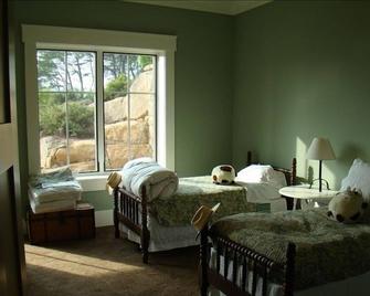 Old Rag View Horse Farm with Log Lodge and Treehouse - Etlan - Bedroom