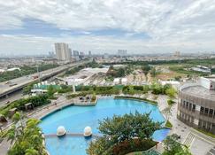 Modern Classic Studio At West Vista Apartment - Jakarta - Pool