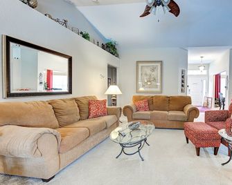 4 Bedroom + den, Pool home , WIFI, cable TV and Nationwide phone in home - North Port - Sala de estar
