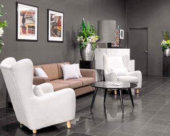 Mantra 100 Exhibition Melbourne - Melbourne - Edifício