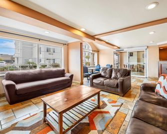 Comfort Inn & Suites of Salinas - Salinas - Sala de estar