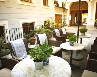 Hotel Metamorphis - Prague - Patio