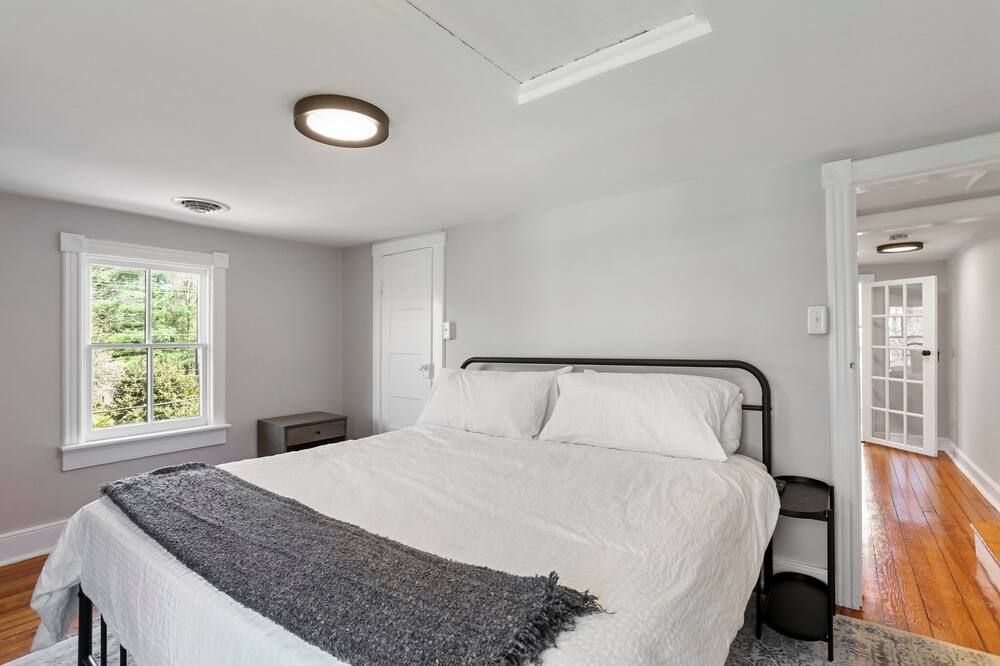 Farmhouse Writer's Retreat in Historic Shepherdstown - Bakerton - Bedroom