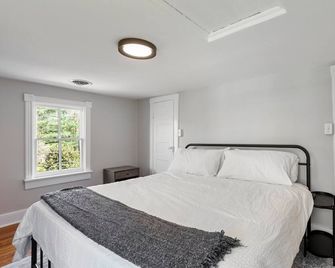 Farmhouse Writer's Retreat in Historic Shepherdstown - Bakerton - Bedroom