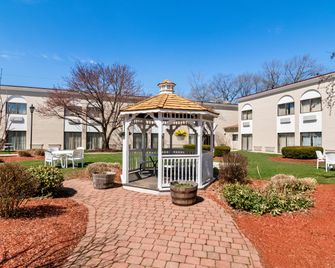 Clarion Inn North Haven - New Haven North - North Haven - Building