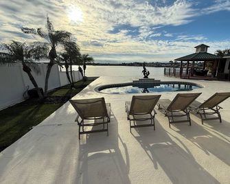 5-Bedroom Water Front Vacation Home - Tropical Paradise with Breathtaking Views! - Port Richey - Pool