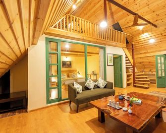 Latitude 29 By The Lake Resort - Nainital - Phòng khách