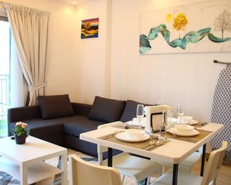 Zapbed House - Luxury Holiday Homes In Yas Island - Abu Dhabi - Dining room