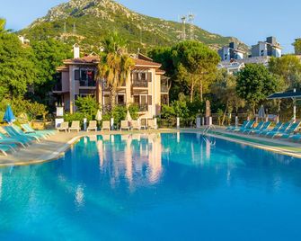 Pink Palace Hotel - Ölüdeniz - Uima-allas