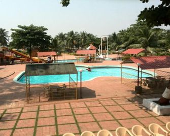 Krishna Resorts And Water Park - Utan - Piscina