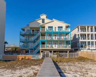 Beautiful 3 Bedroom Beachfront Condo (F3) - Sleeps 10 - Gulf Shores - Building