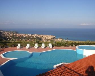 Holiday Dream On Location With Breathtaking Views Of The Sea - Parghelia - Pool
