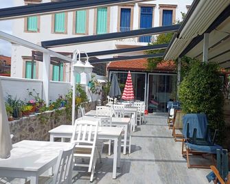 Lunarya Kuleli Konak by Lodhous - Ayvalik - Innenhof