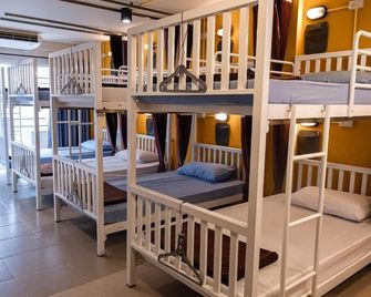 Krabi Freedom Hostel and Bar - Ao Nang - Schlafzimmer