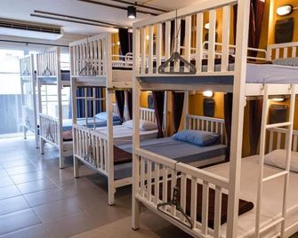 Krabi Freedom Hostel and Bar - Ao Nang - Soveværelse