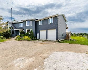 Comfortable and modern guest place - Grand Valley - Building