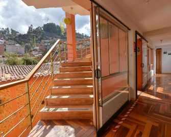 Atlantis Hostal - Cusco - Escaleras