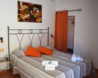 拉卡薩德卡酷民宿 - 切法盧 - 西法魯 - 臥室