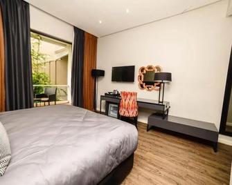 Le Elementos Boutique Hotel - Lusaka - Schlafzimmer