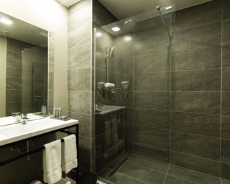 Fiesta Royale Hotel - Accra - Bathroom