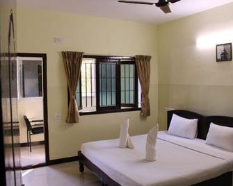 Hotel Kc Yercaud - Yercaud - Bedroom