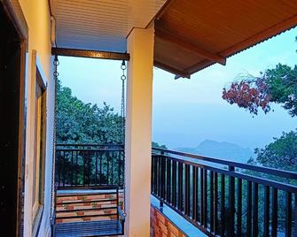 Janani Niwas Matheran - Matheran - Balcony