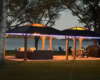 Grand Point Peninsula Lake House - Presque Isle - Patio