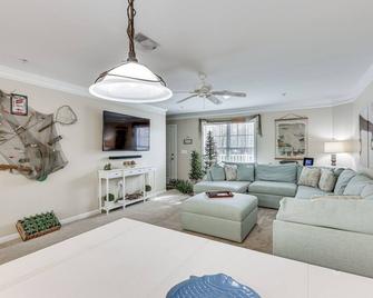 Townhome with Outdoor Pool and White Lake Access! - Elizabethtown - Sala de estar