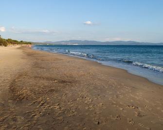 Holiday flat near the sea on the Tuscan coast opposite the Island of Elba - Piombino - Playa