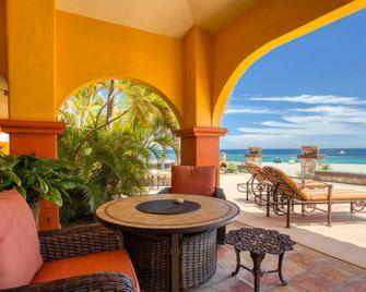 Beachfront Estate Sleeps 12! Walk everywhere in Los Barriles with pool & spa - Los Barriles - Balcony