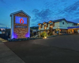 1 King Bed|Non-Smoking - Ukiah - Bygning
