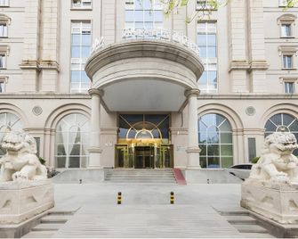 Home Inn Plus Beijing Dongzhimen Metro Airport Express Station - Beijing - Building