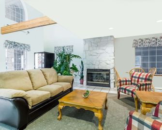 Days Inn by Wyndham Ocean Shores - Ocean Shores - Sala de estar