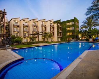 Peduase Valley Resort - Aburi - Piscina