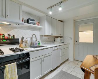 Walk to Lake George: Guest Suite in Oak Grove - Anoka - Kitchen