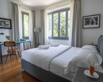 Villa Leandra - Modern private villa near the lake and town - Gardone Riviera - Bedroom