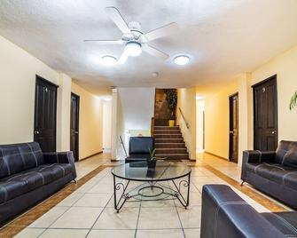 OYO Hotel Bugambilia San Luis Potosi - San Luis Potosí - Sala de estar