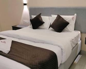 Hotel Paramount - ויסאקאפאטנם - חדר שינה