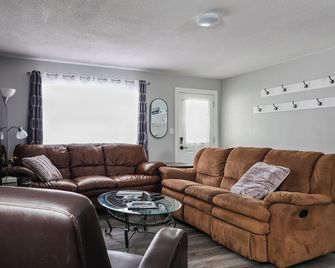 Le Lodge - Spacious Home - Cochrane - Obývací pokoj