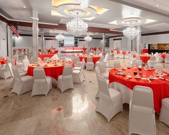 Ramada by Wyndham Butler/Tesla Biohealing Resort - Butler - Sala ricevimenti