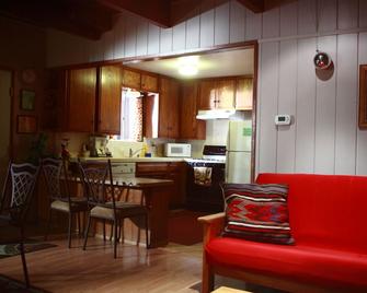 Sleepy Hollow Cabins & Hotel - Crestline - Cocina