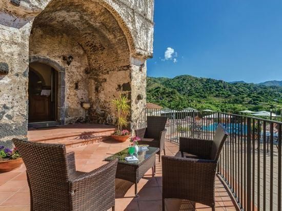 إل بورجو كانتري ريزورت