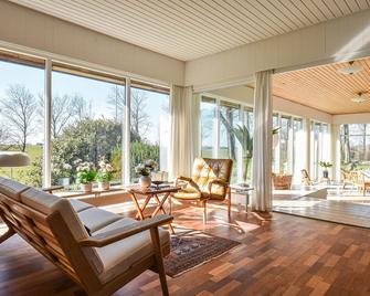 Awesome home in Holstebro with kitchen - Holstebro - Living room