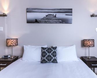 Twin Peaks Lakeside Inn - Taupo - Makuuhuone