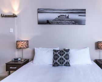 Twin Peaks Lakeside Inn - טאופו - חדר שינה